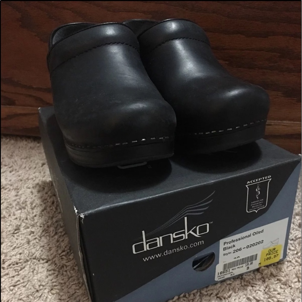 Black Danskos